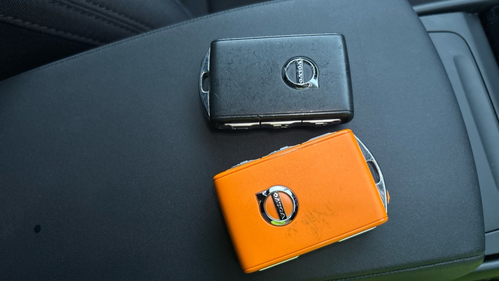 VOLVO XC40 two keys