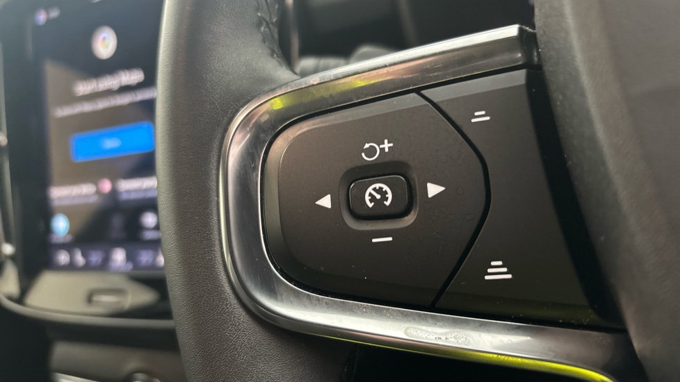 VOLVO XC40 cruise control