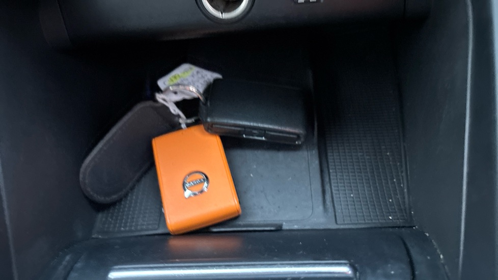 VOLVO XC40 2 keys