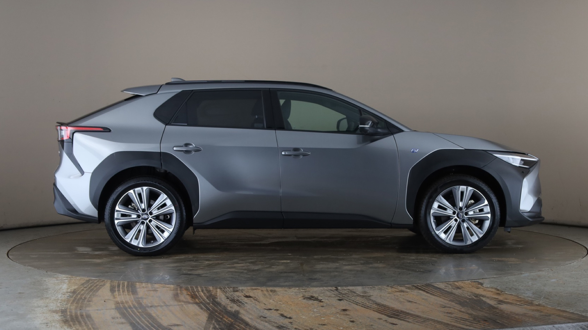 4058399 150kW Touring 71.4kWh 5dr Auto AWD