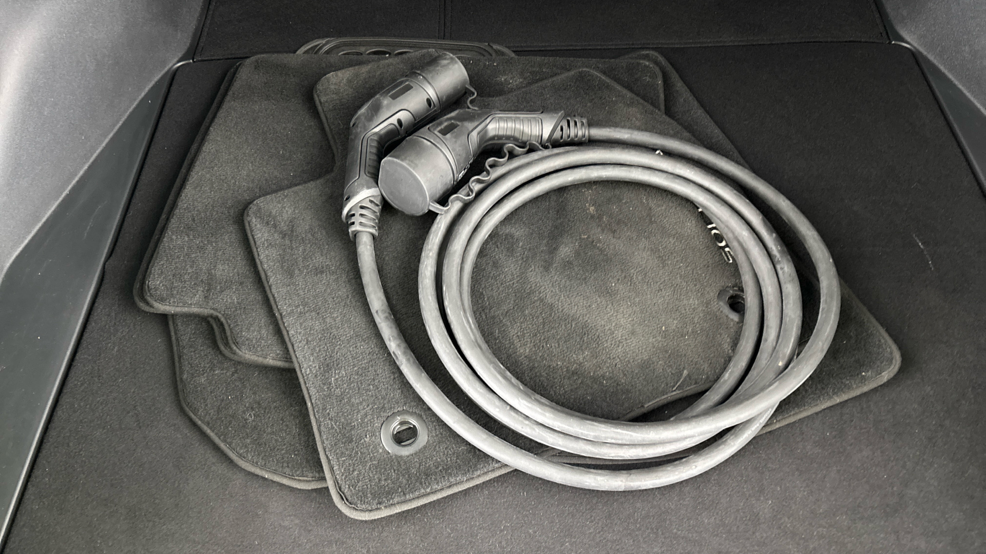 4058399 150kW Touring 71.4kWh 5dr Auto AWD