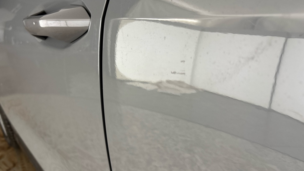 AUDI Q4 scratches