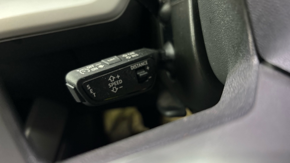 AUDI Q4 cruise control