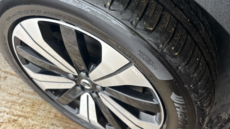 VOLVO XC40 scratches