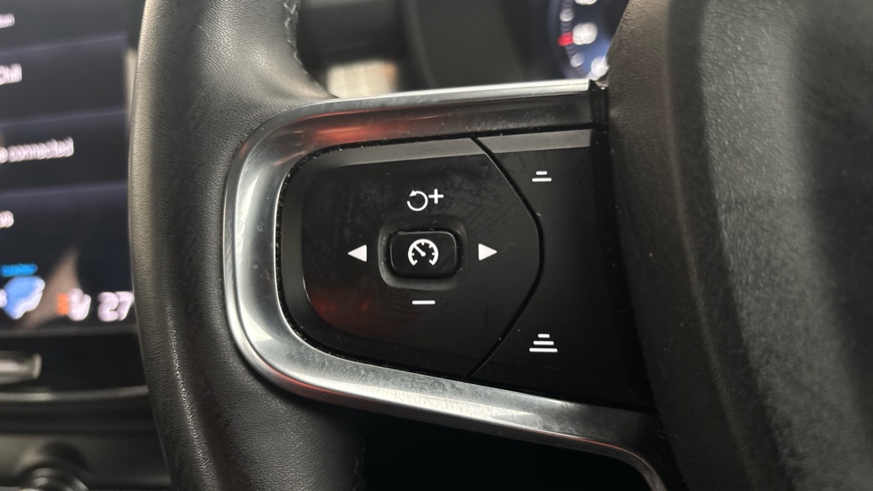 VOLVO XC40 Cruise control