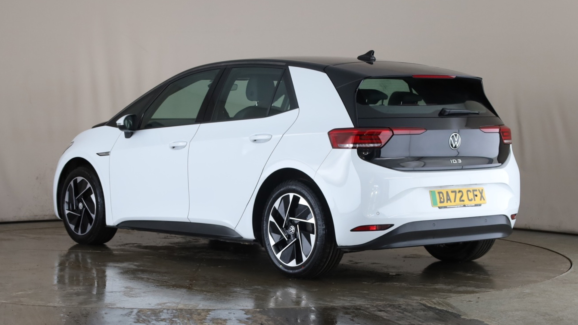 4049546 150kW Life Pro Performance 58kWh 5dr Auto