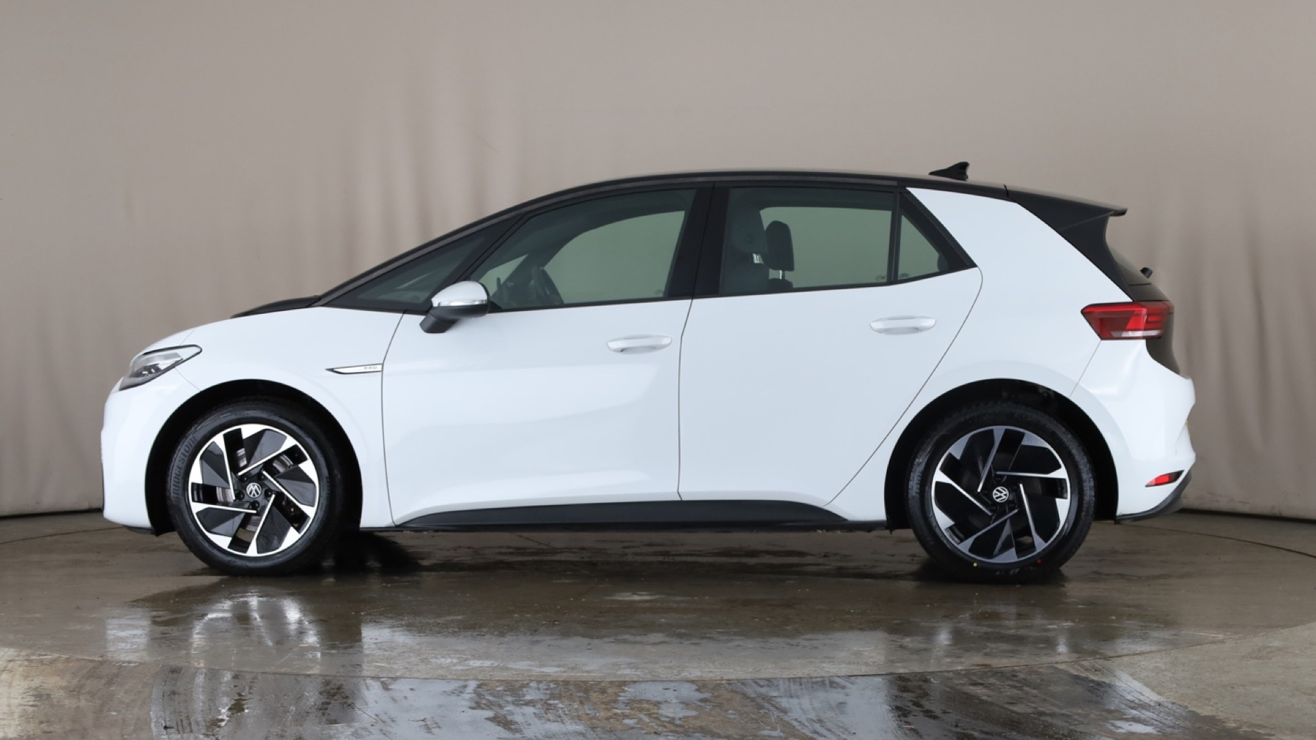 4049546 150kW Life Pro Performance 58kWh 5dr Auto