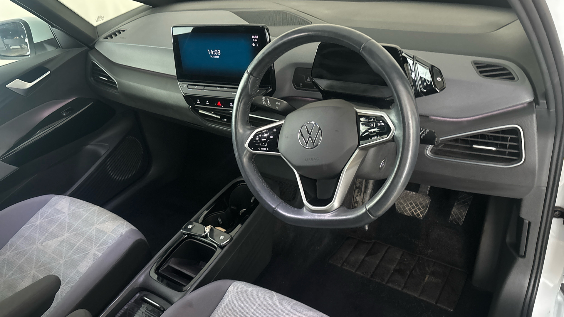 4049546 150kW Life Pro Performance 58kWh 5dr Auto