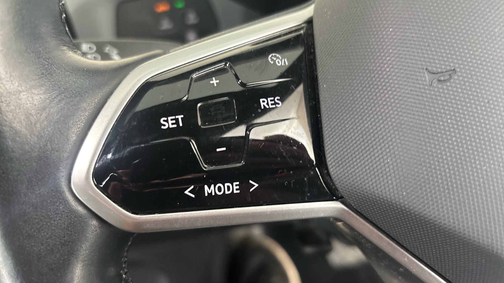 4049546 150kW Life Pro Performance 58kWh 5dr Auto