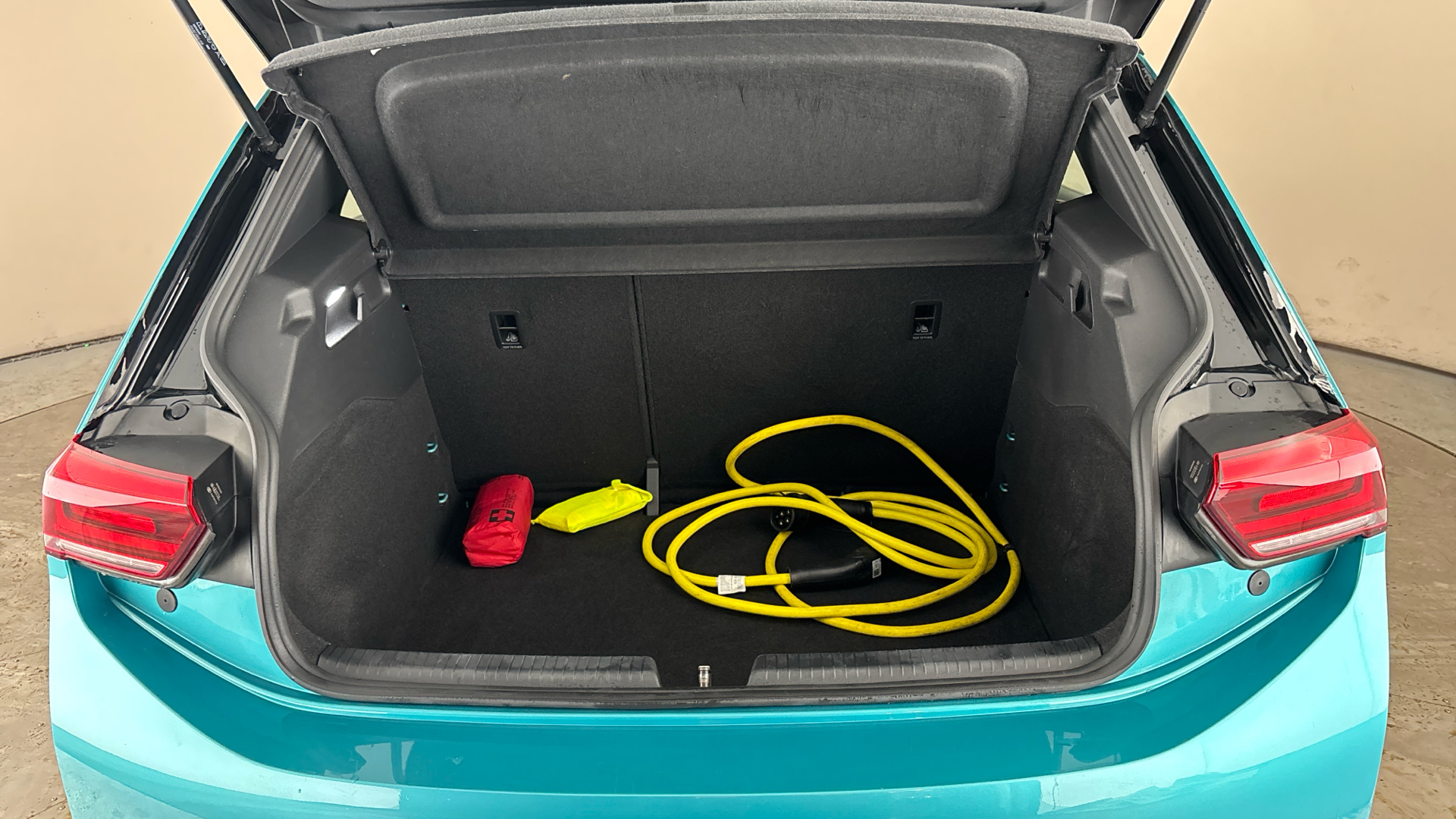 4020844 150kW Life Pro Performance 58kWh 5dr Auto