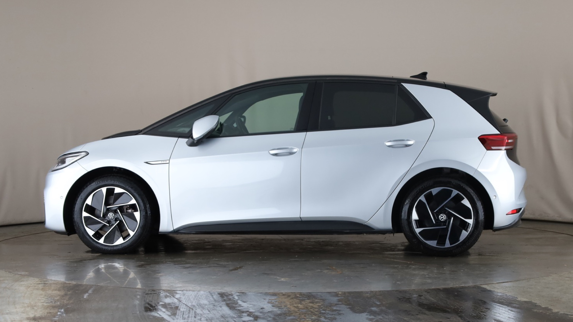 4047607 107KW Family Pro 58kWh 5dr Auto