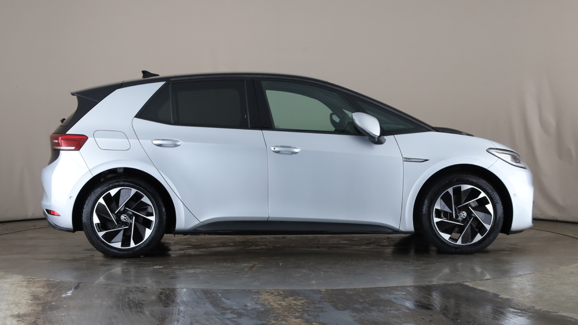 4047607 107KW Family Pro 58kWh 5dr Auto