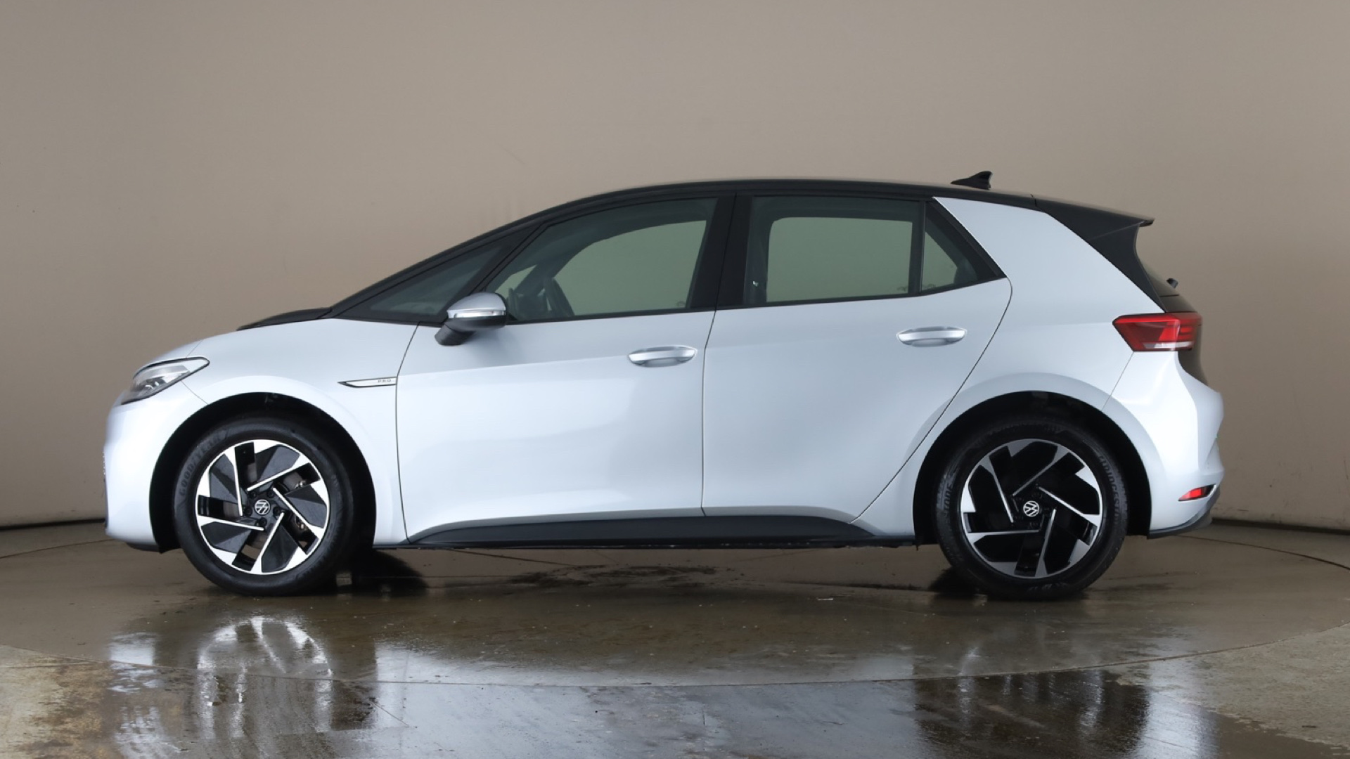 4070739 150kW Life Pro Performance 58kWh 5dr Auto