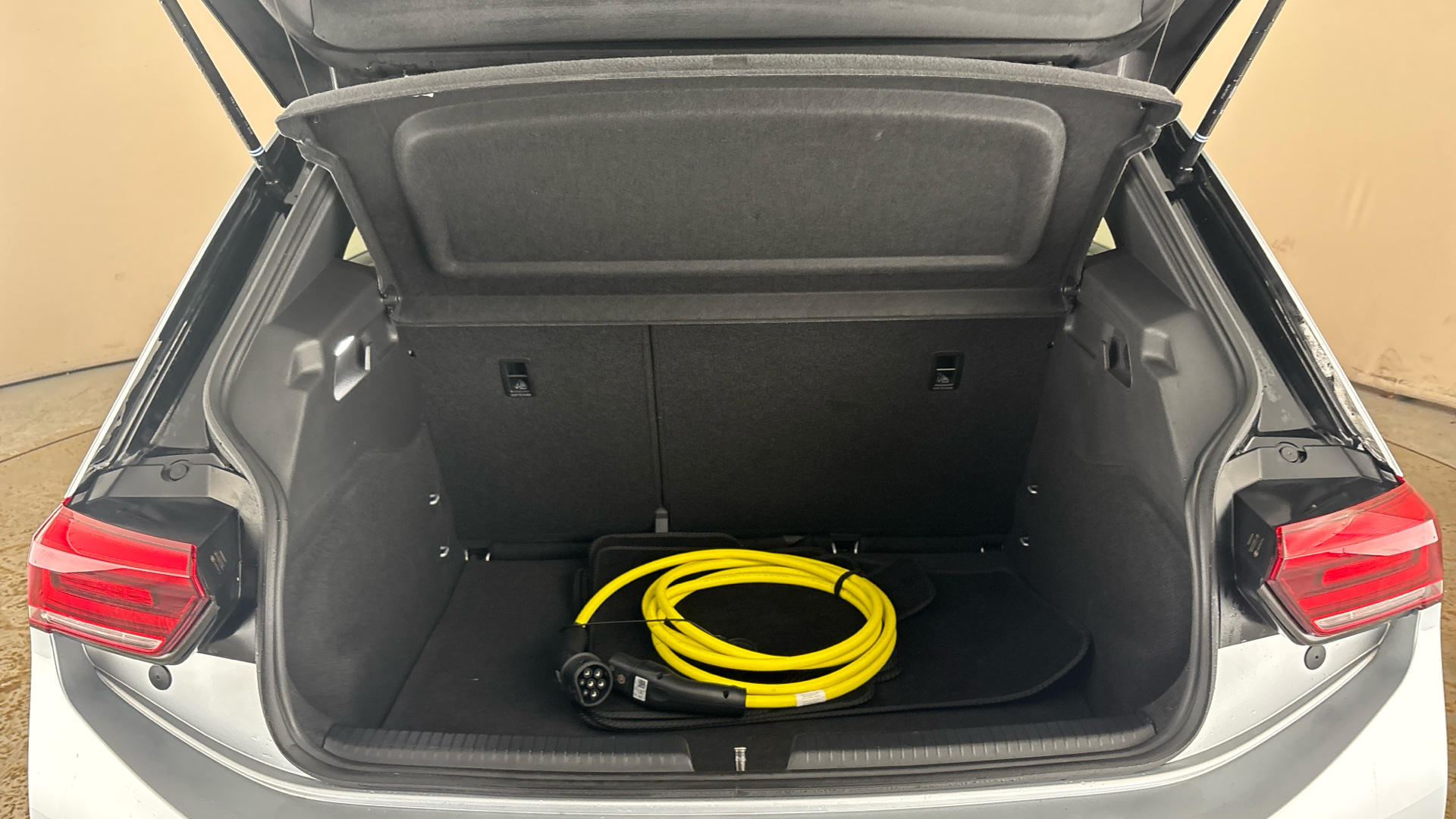 4070739 150kW Life Pro Performance 58kWh 5dr Auto