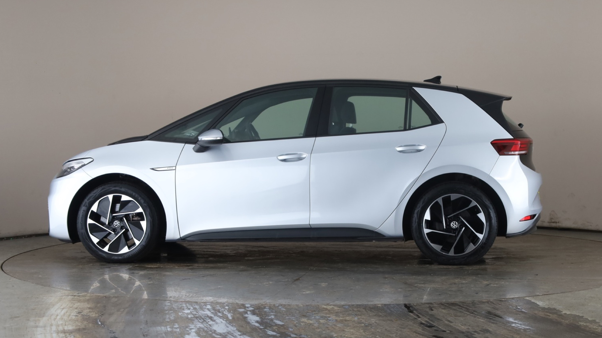 4020842 150kW Life Pro Performance 58kWh 5dr Auto