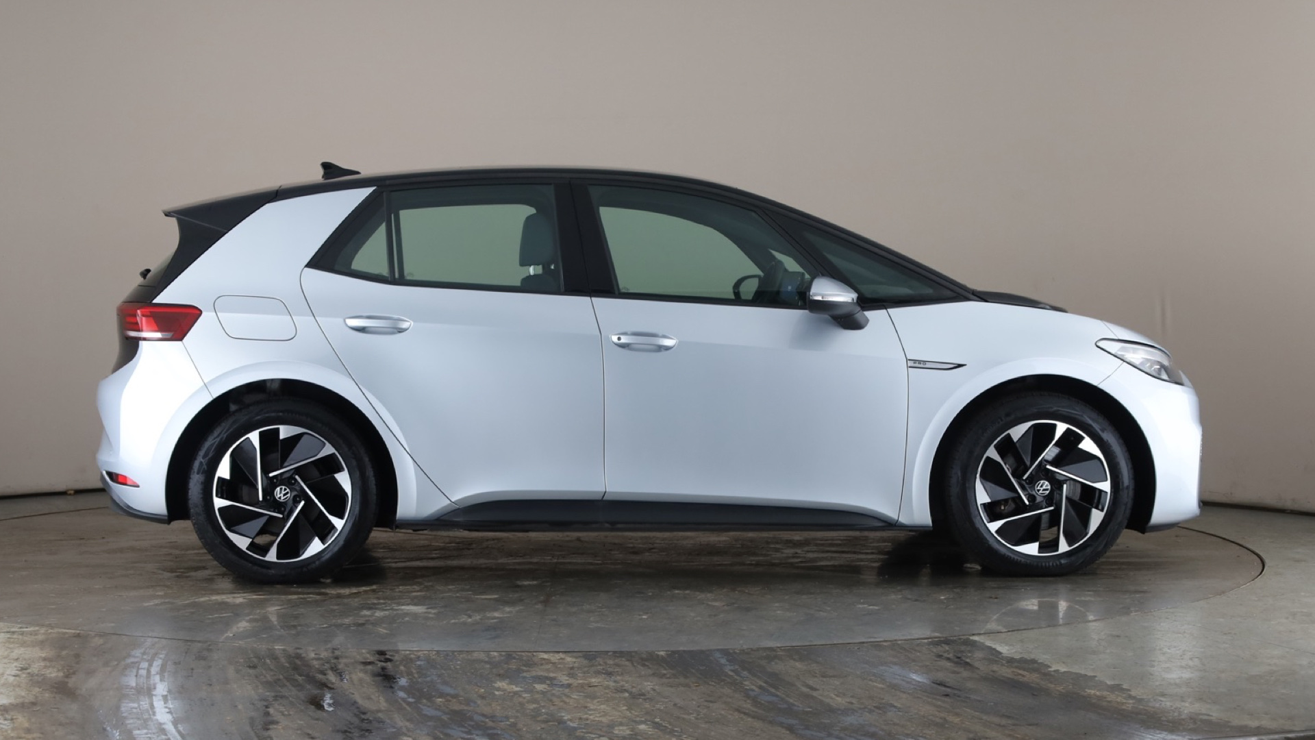 4020842 150kW Life Pro Performance 58kWh 5dr Auto