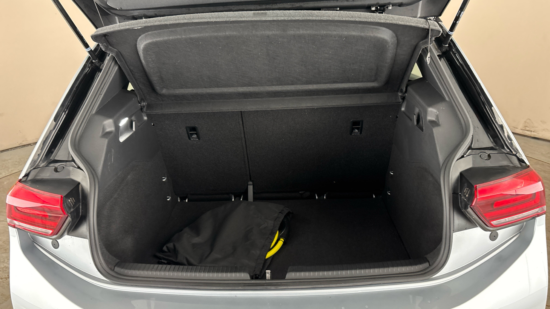 4020842 150kW Life Pro Performance 58kWh 5dr Auto