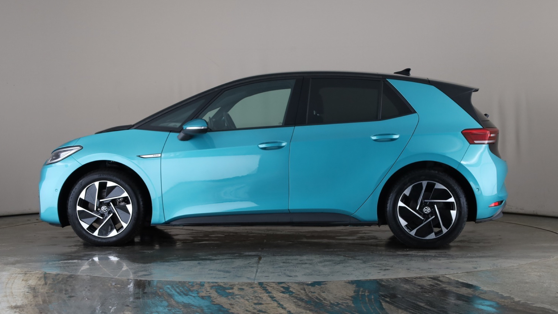 4049551 107KW Family Pro 58kWh 5dr Auto