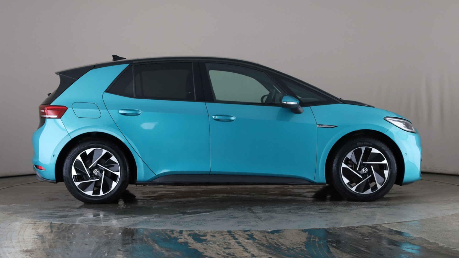 4049551 107KW Family Pro 58kWh 5dr Auto