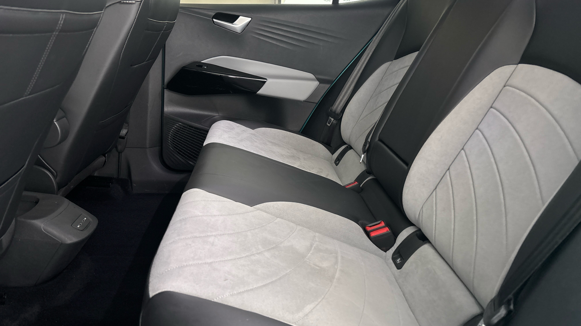 4049551 107KW Family Pro 58kWh 5dr Auto