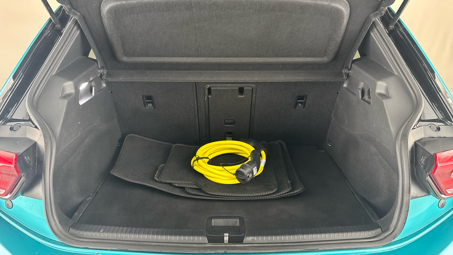 4049551 107KW Family Pro 58kWh 5dr Auto