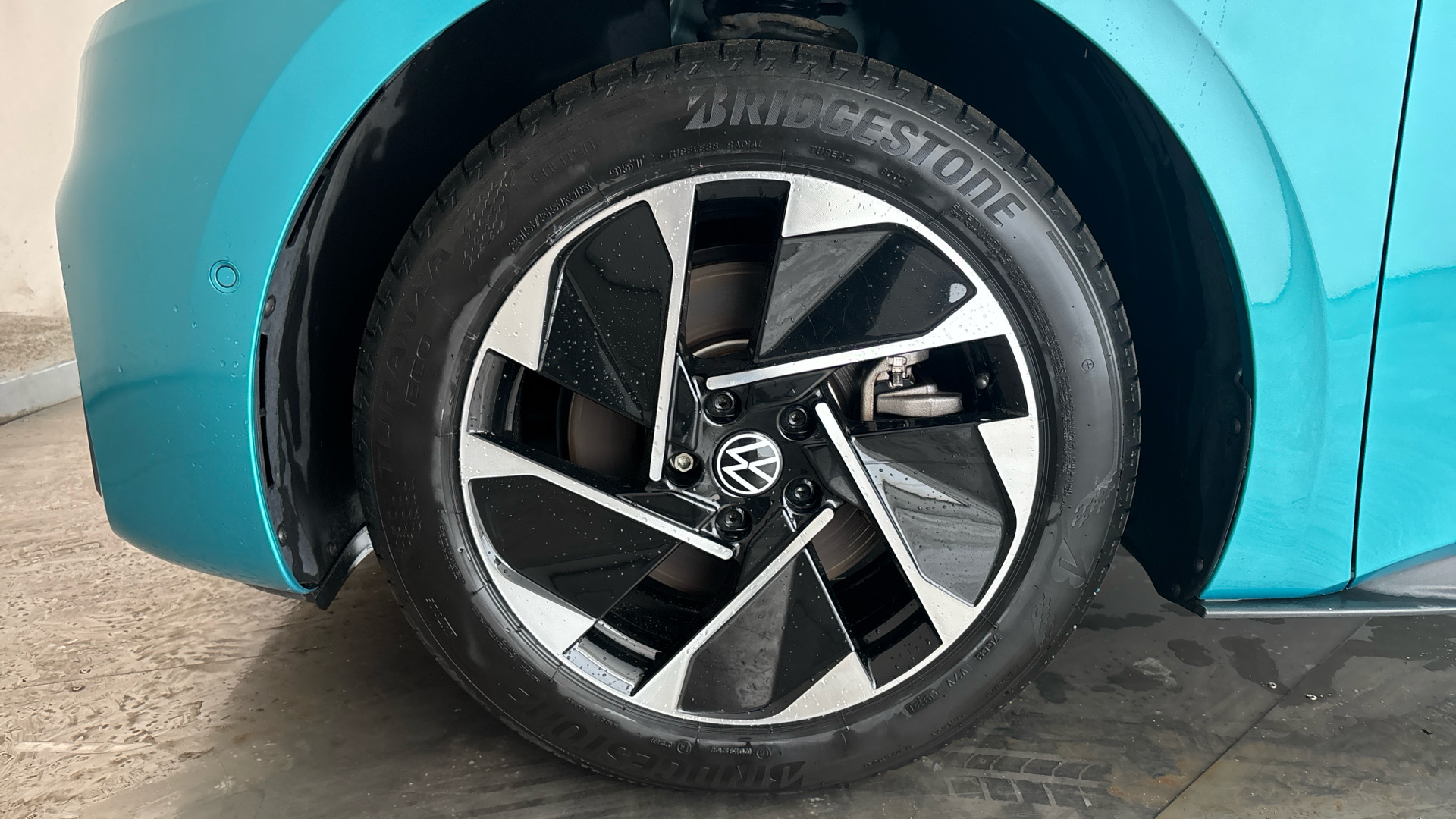 4049551 107KW Family Pro 58kWh 5dr Auto