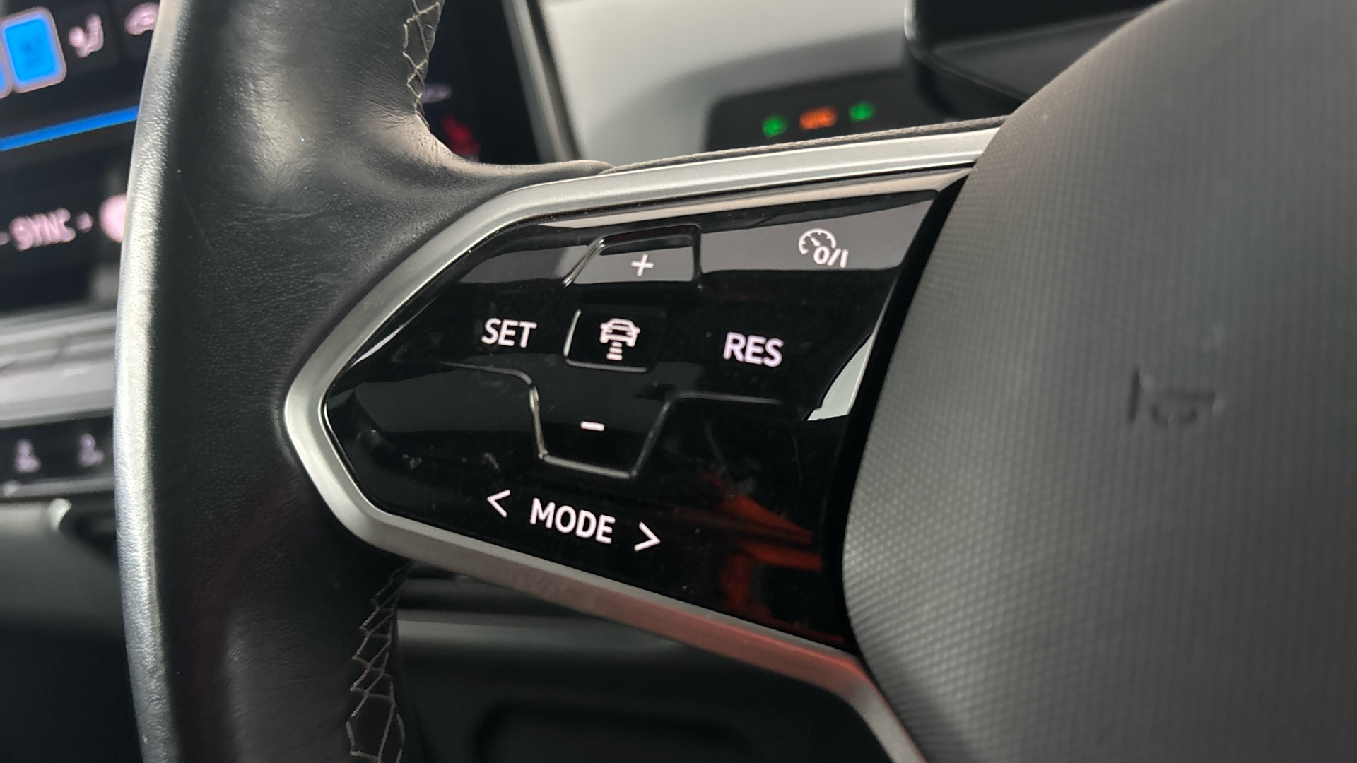 4049551 107KW Family Pro 58kWh 5dr Auto