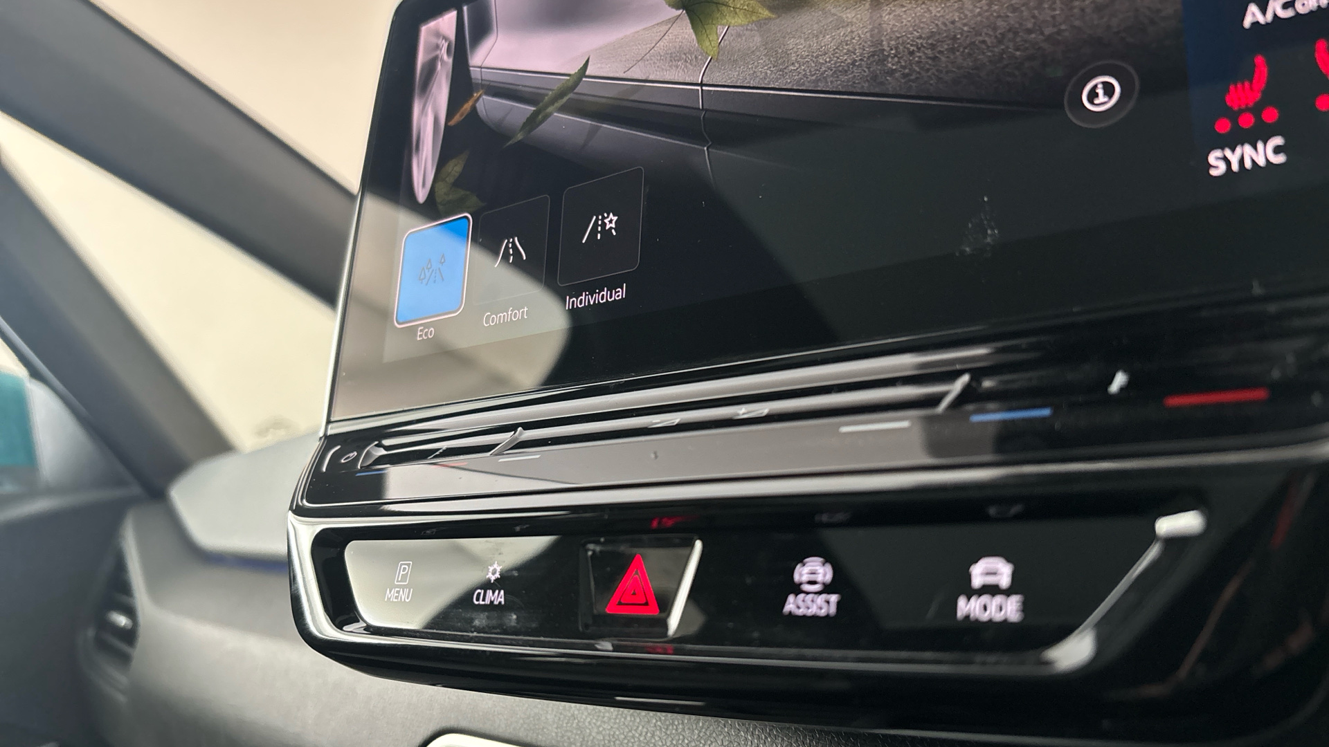 4049551 107KW Family Pro 58kWh 5dr Auto