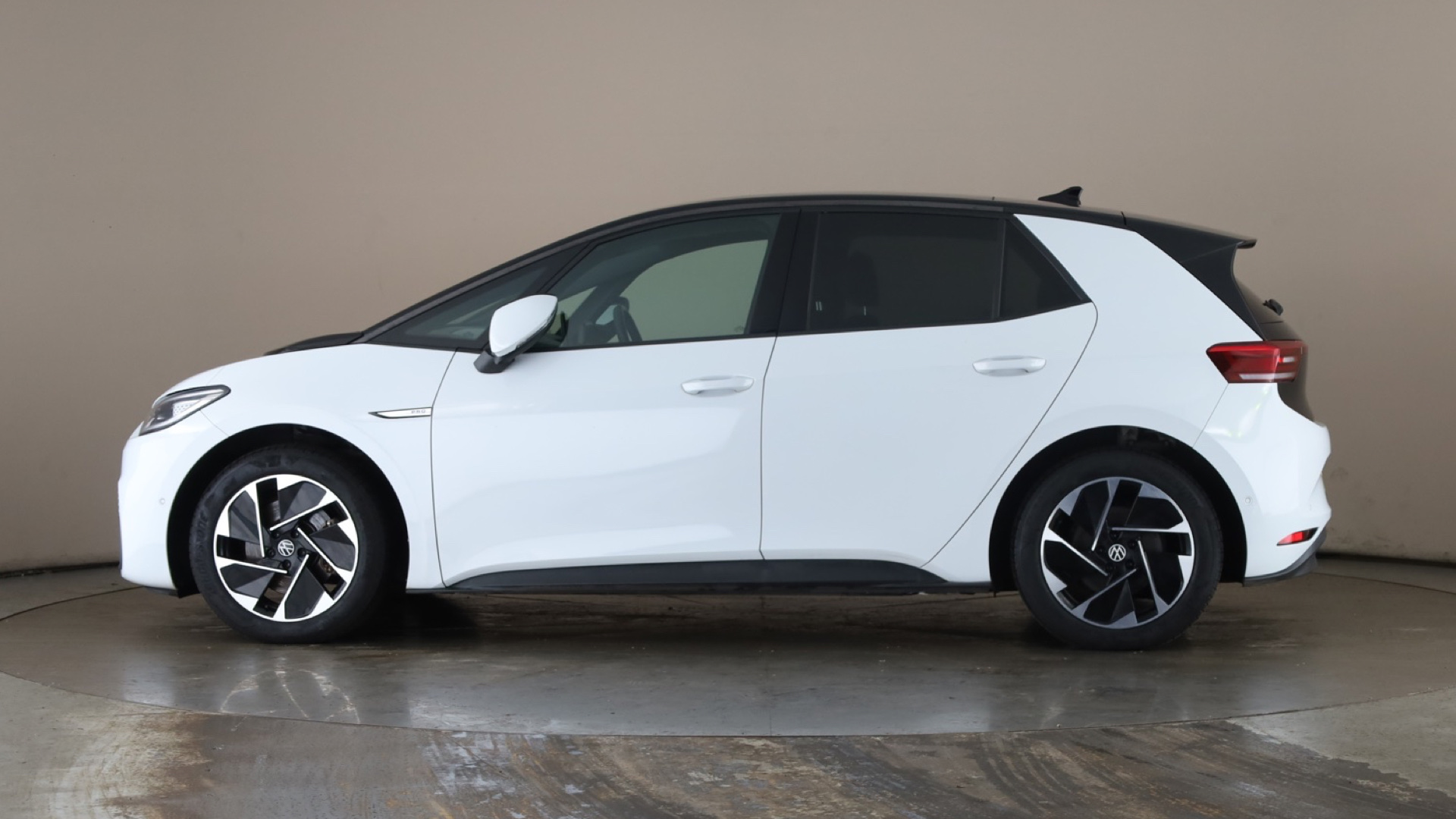 4020863 107KW Family Pro 58kWh 5dr Auto