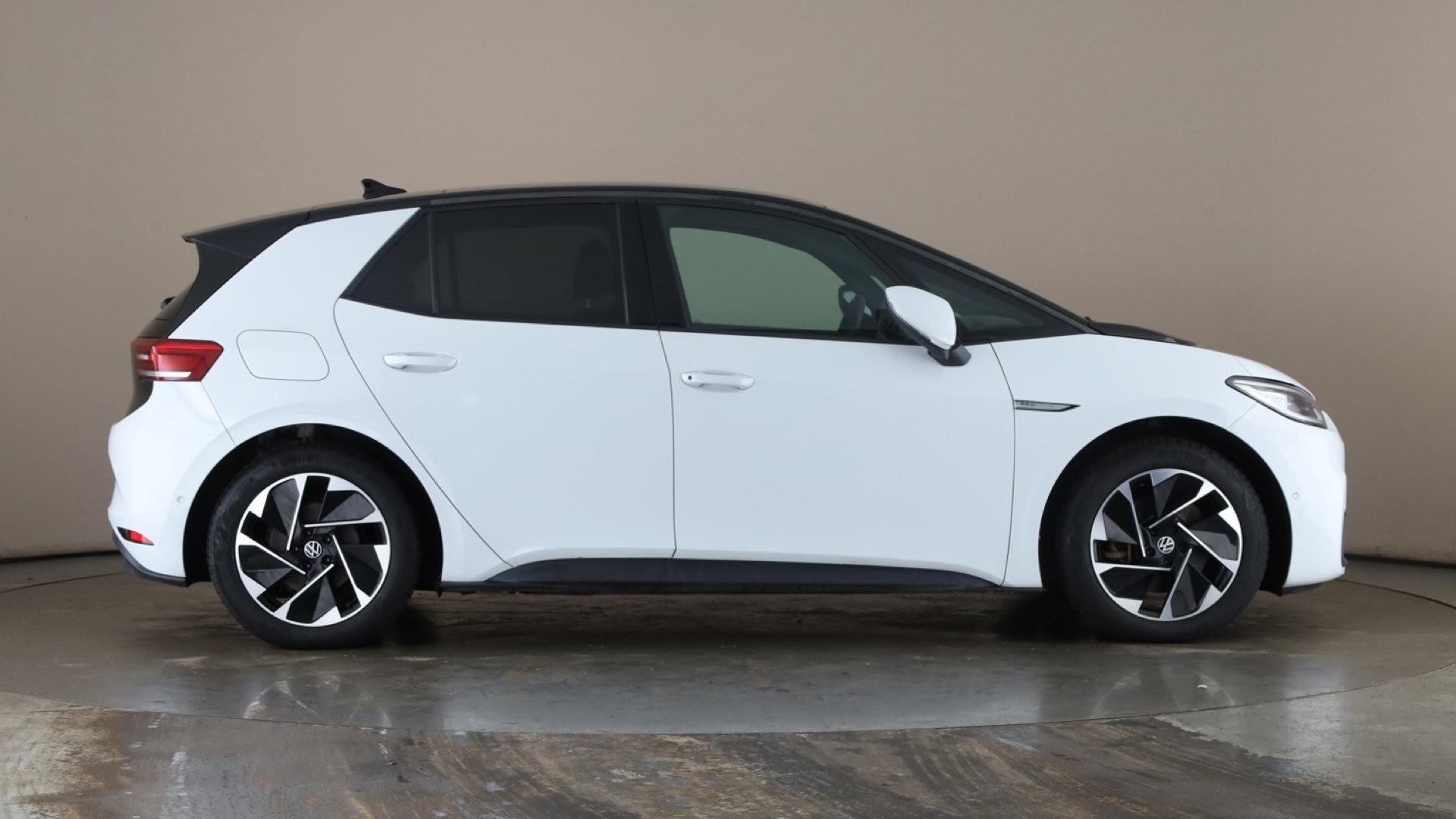 4020863 107KW Family Pro 58kWh 5dr Auto