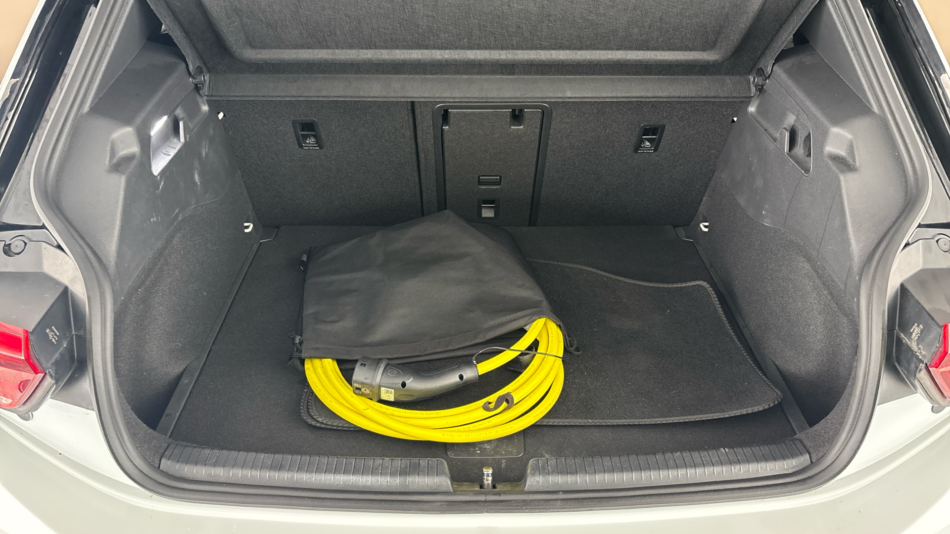 4020863 107KW Family Pro 58kWh 5dr Auto