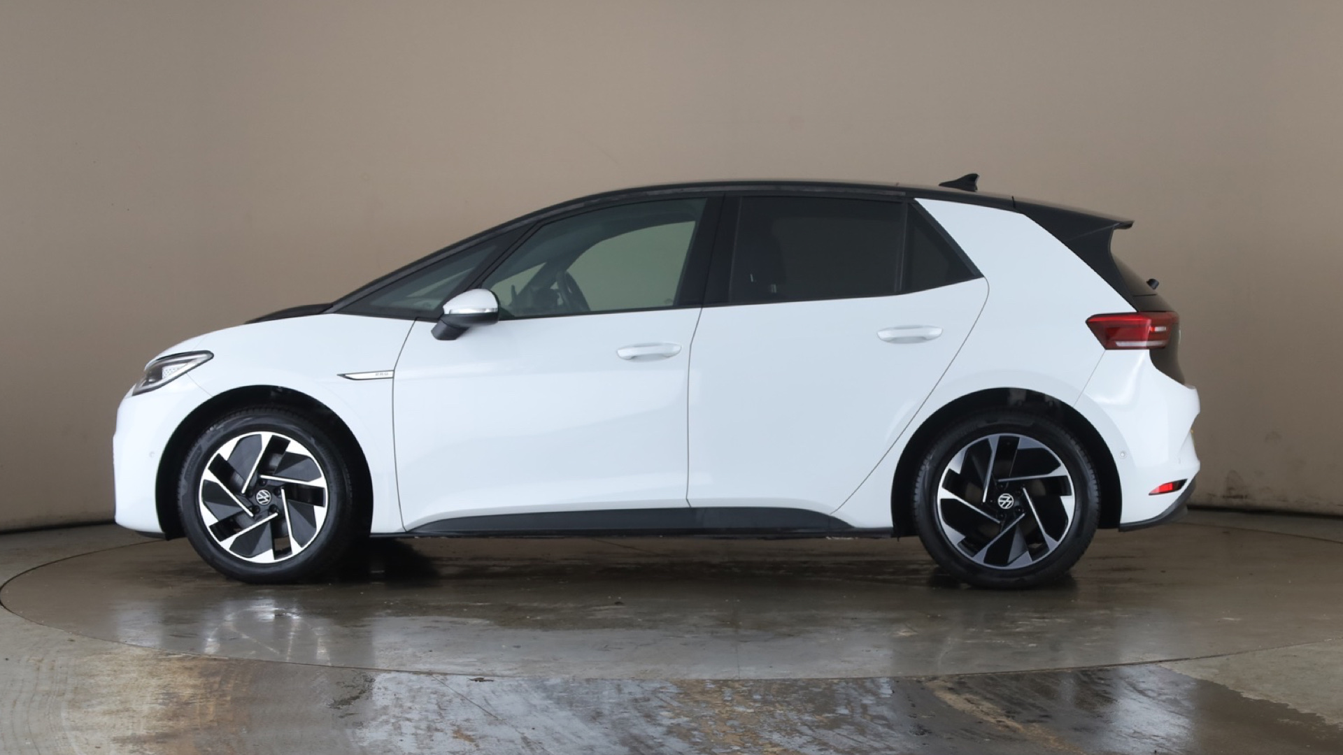 4049535 150kW Family Pro Performance 58kWh 5dr Auto