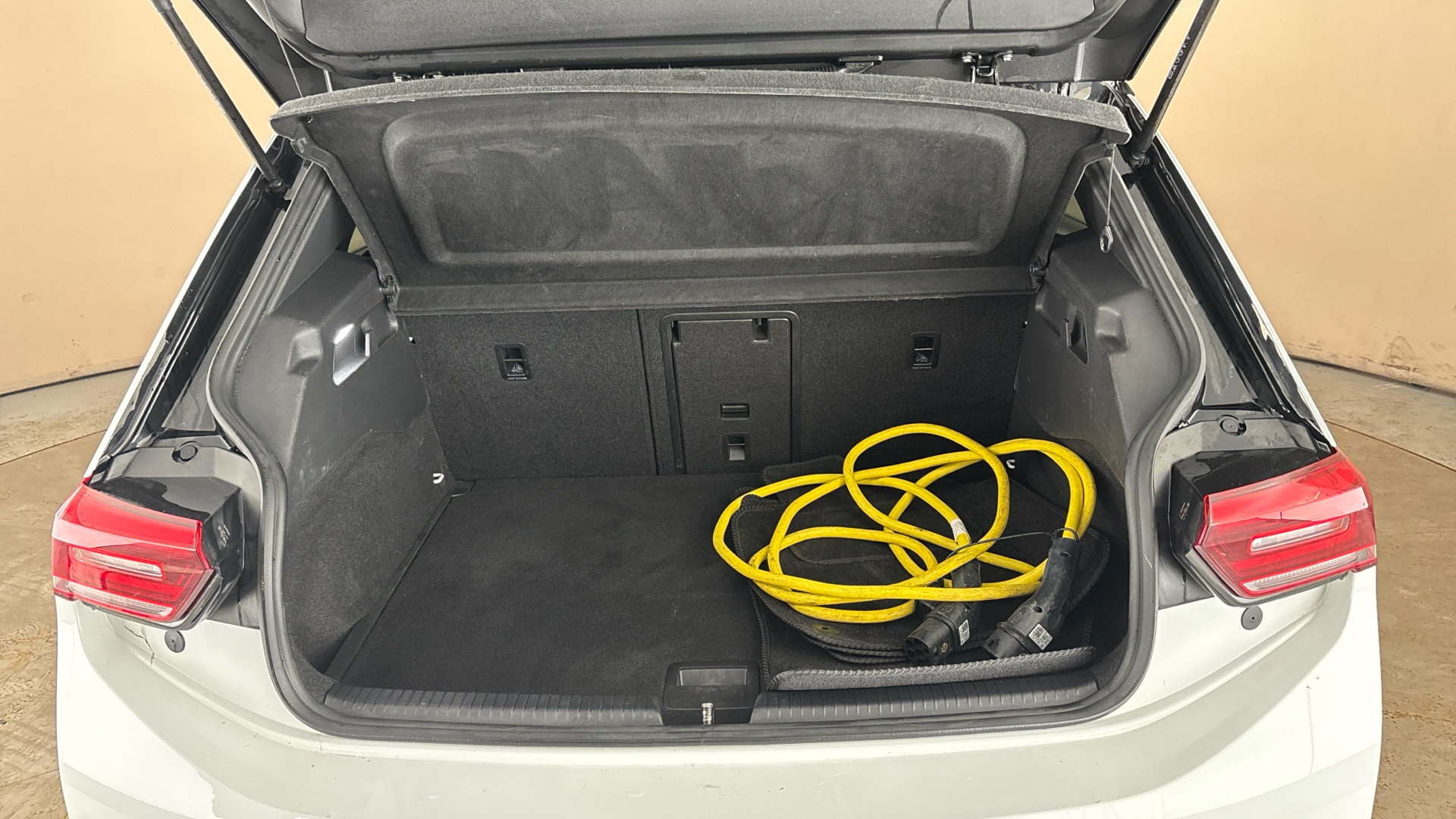 4049535 150kW Family Pro Performance 58kWh 5dr Auto