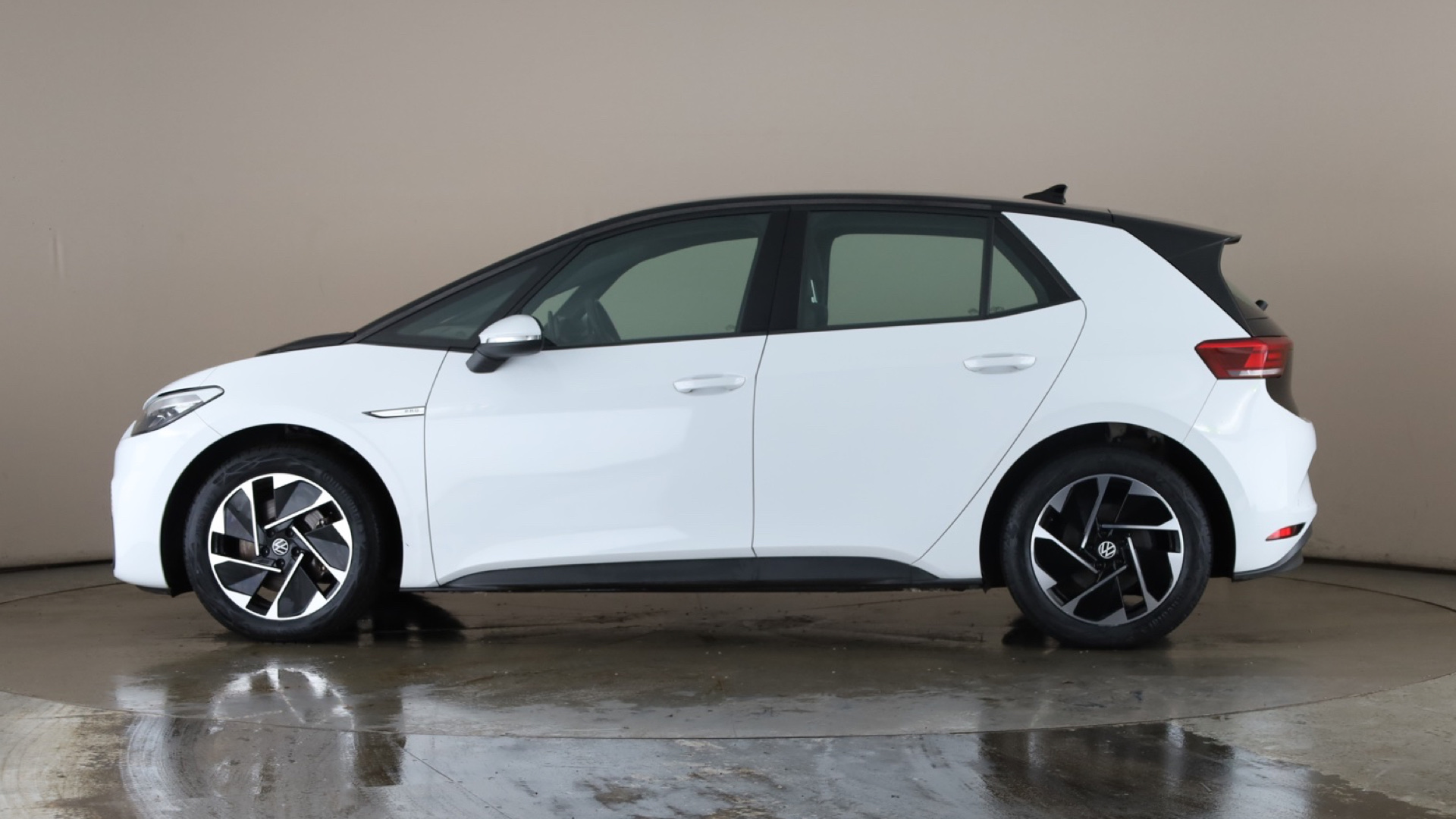 4020864 150kW Life Pro Performance 58kWh 5dr Auto