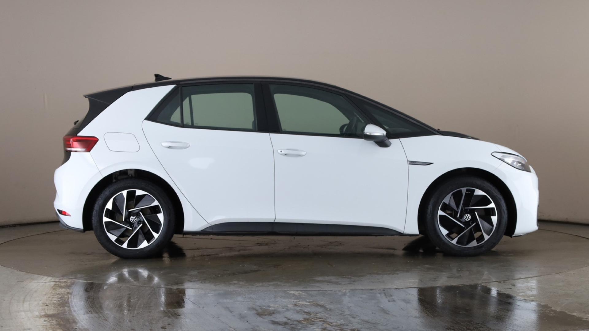 4020864 150kW Life Pro Performance 58kWh 5dr Auto