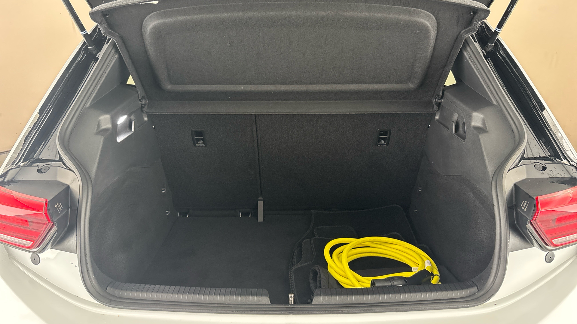 4020864 150kW Life Pro Performance 58kWh 5dr Auto