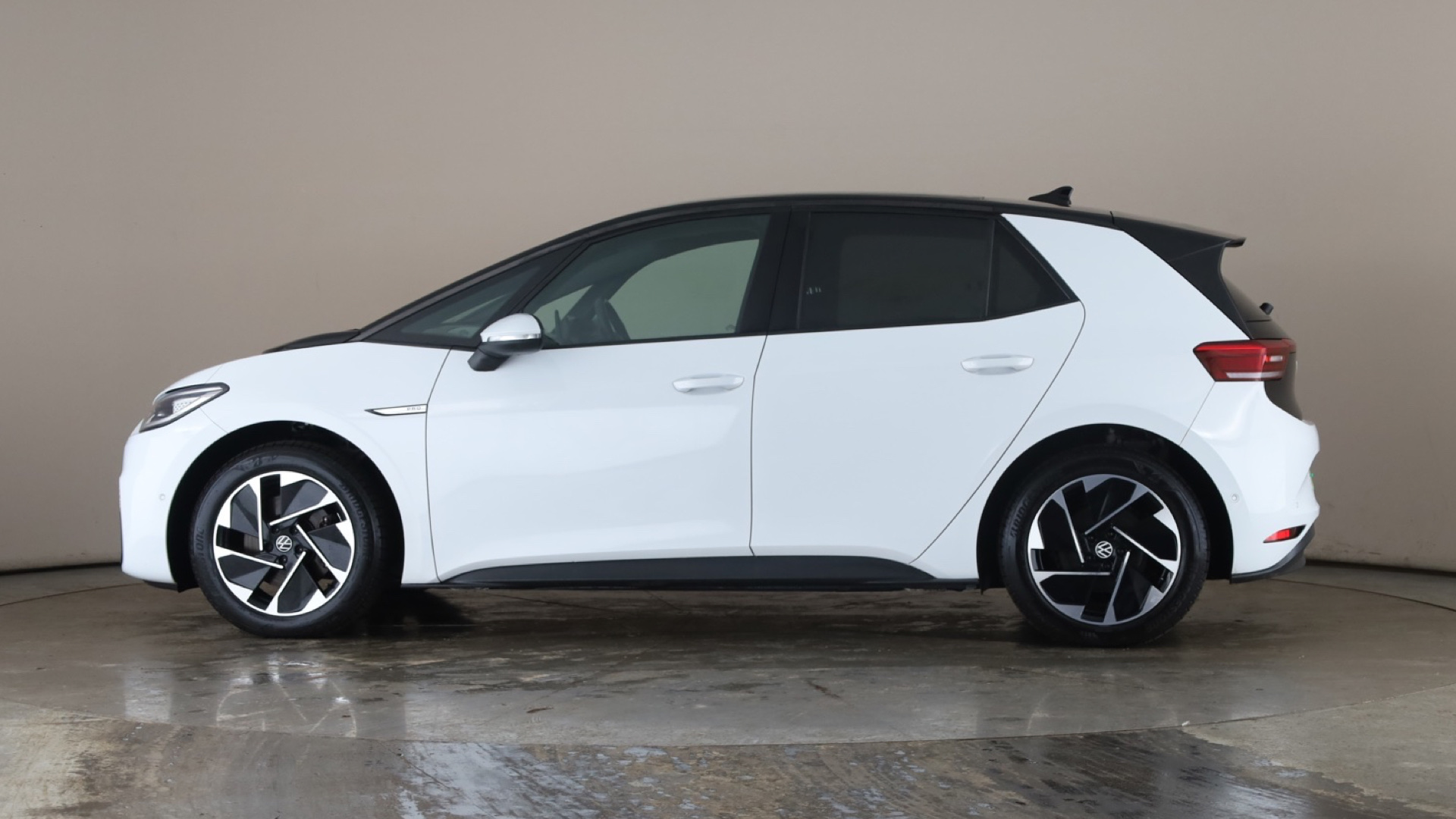 4020910 150kW Family Pro Performance 58kWh 5dr Auto