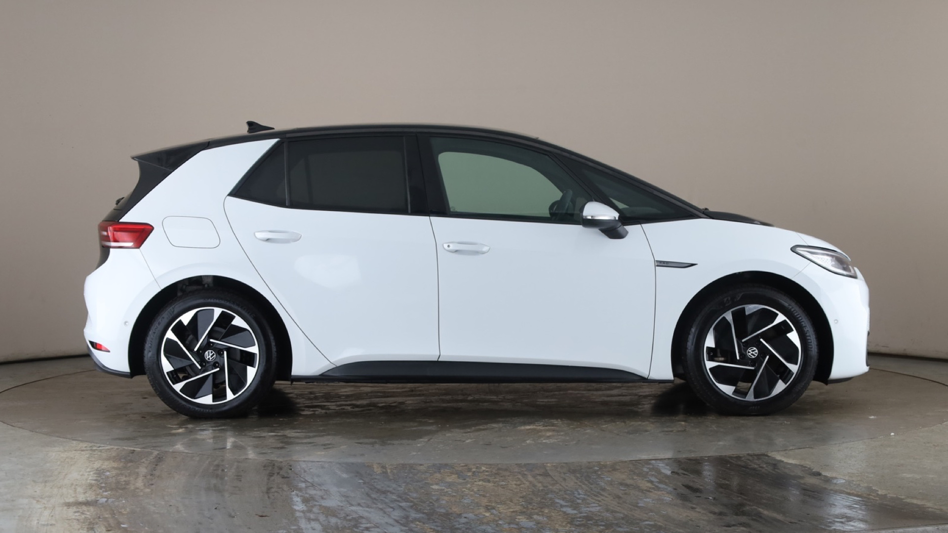 4020910 150kW Family Pro Performance 58kWh 5dr Auto