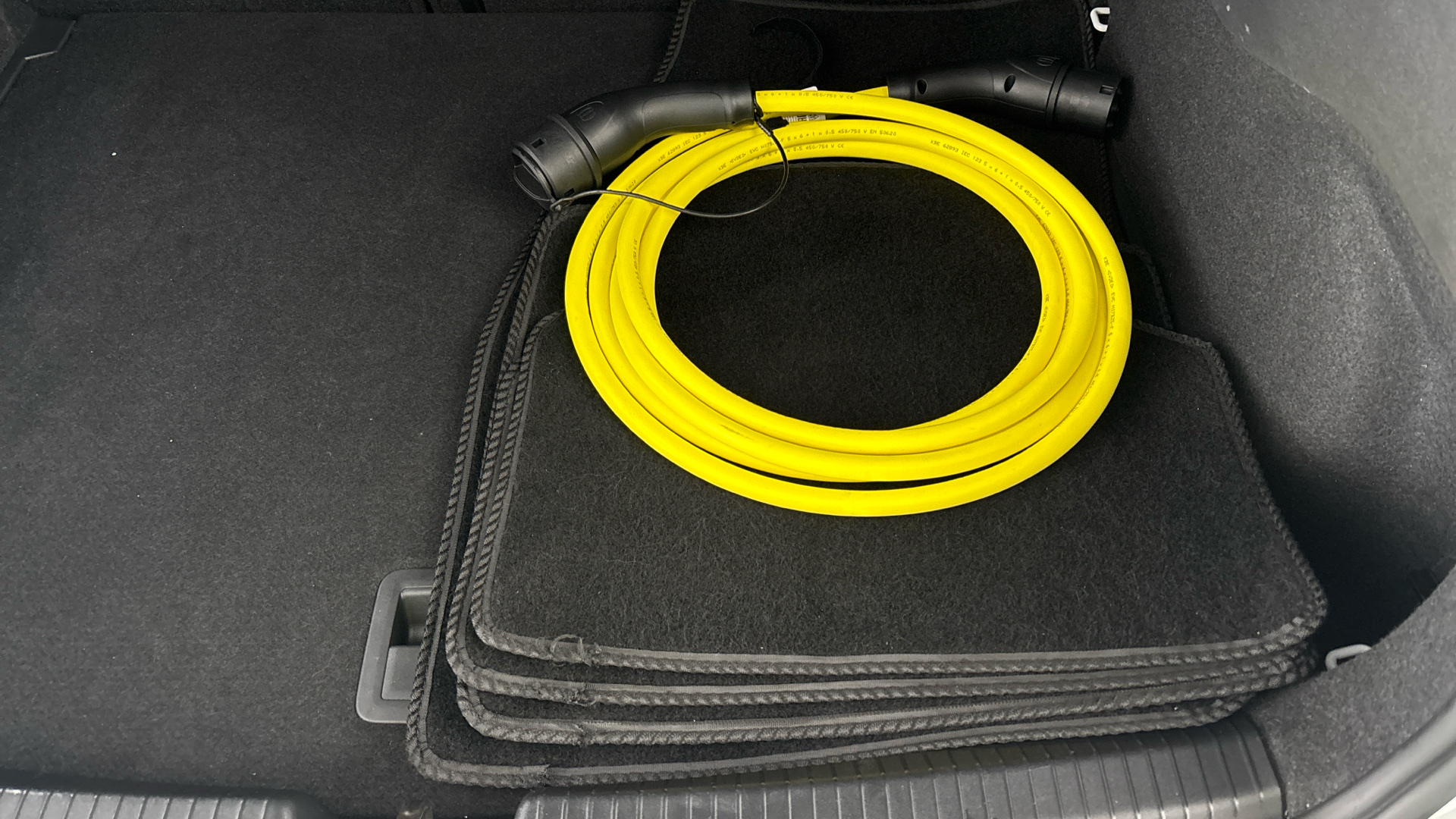 4020910 150kW Family Pro Performance 58kWh 5dr Auto