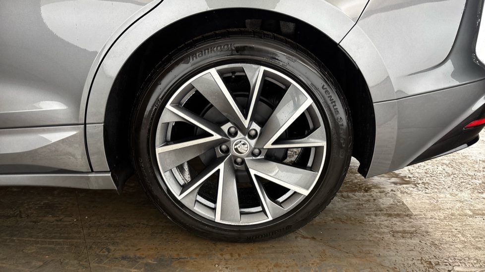 SKODA ENYAQ Image 18