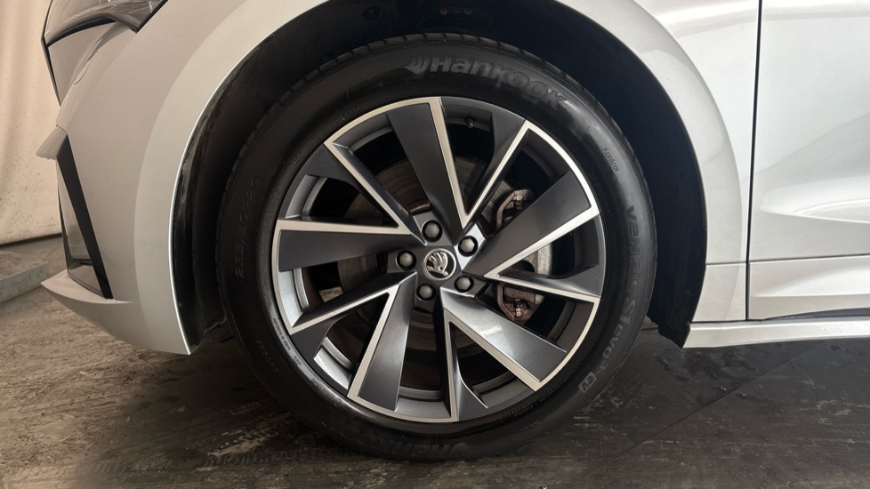 SKODA ENYAQ Image 17