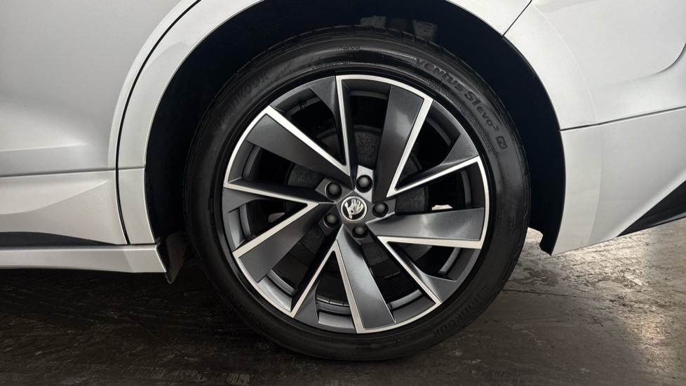 SKODA ENYAQ Image 18