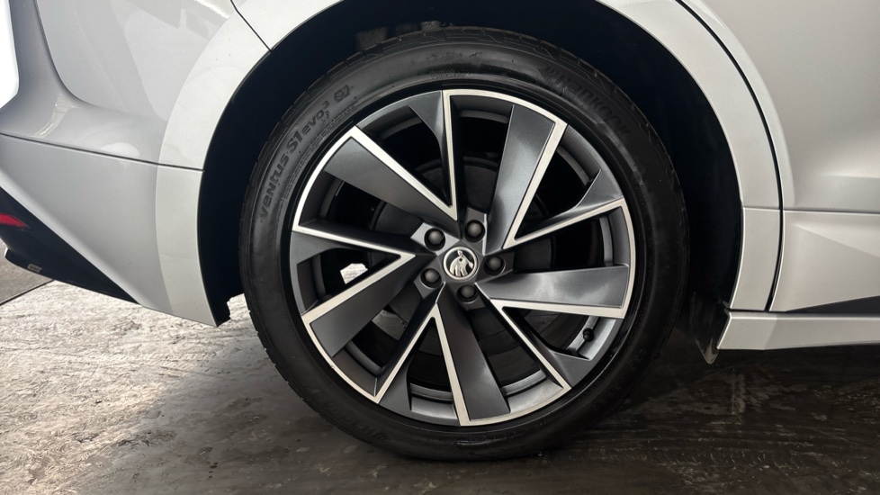 SKODA ENYAQ Image 19