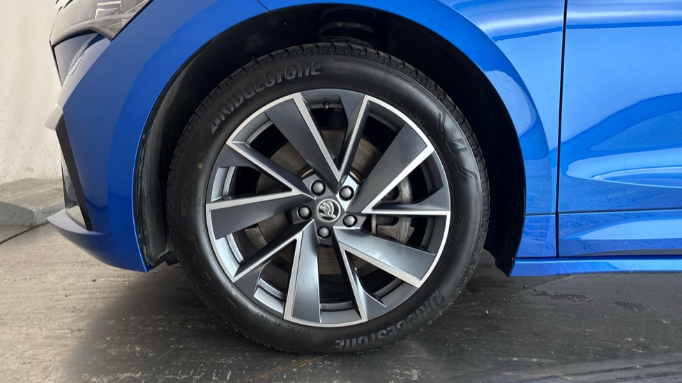 SKODA ENYAQ Image 17