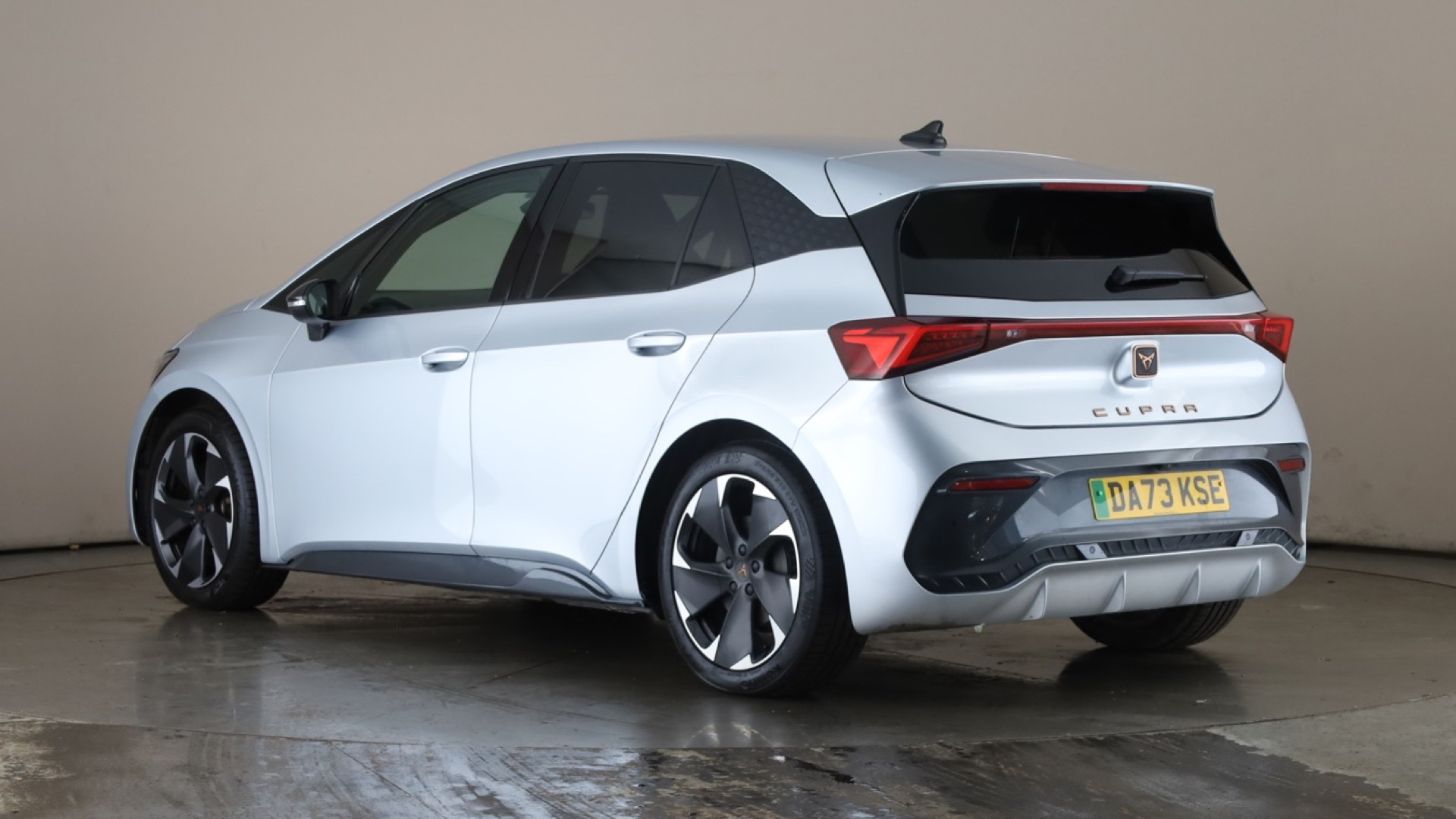 4020859 169kW e-Boost V2 77kWh 5dr Auto