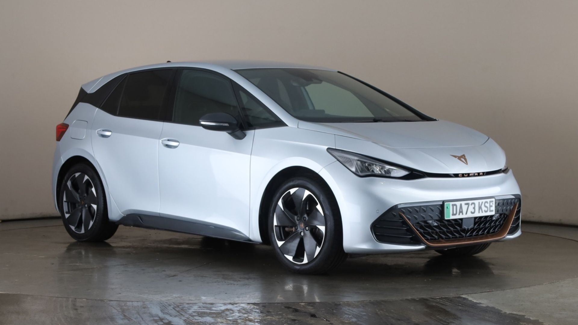 4020859 169kW e-Boost V2 77kWh 5dr Auto