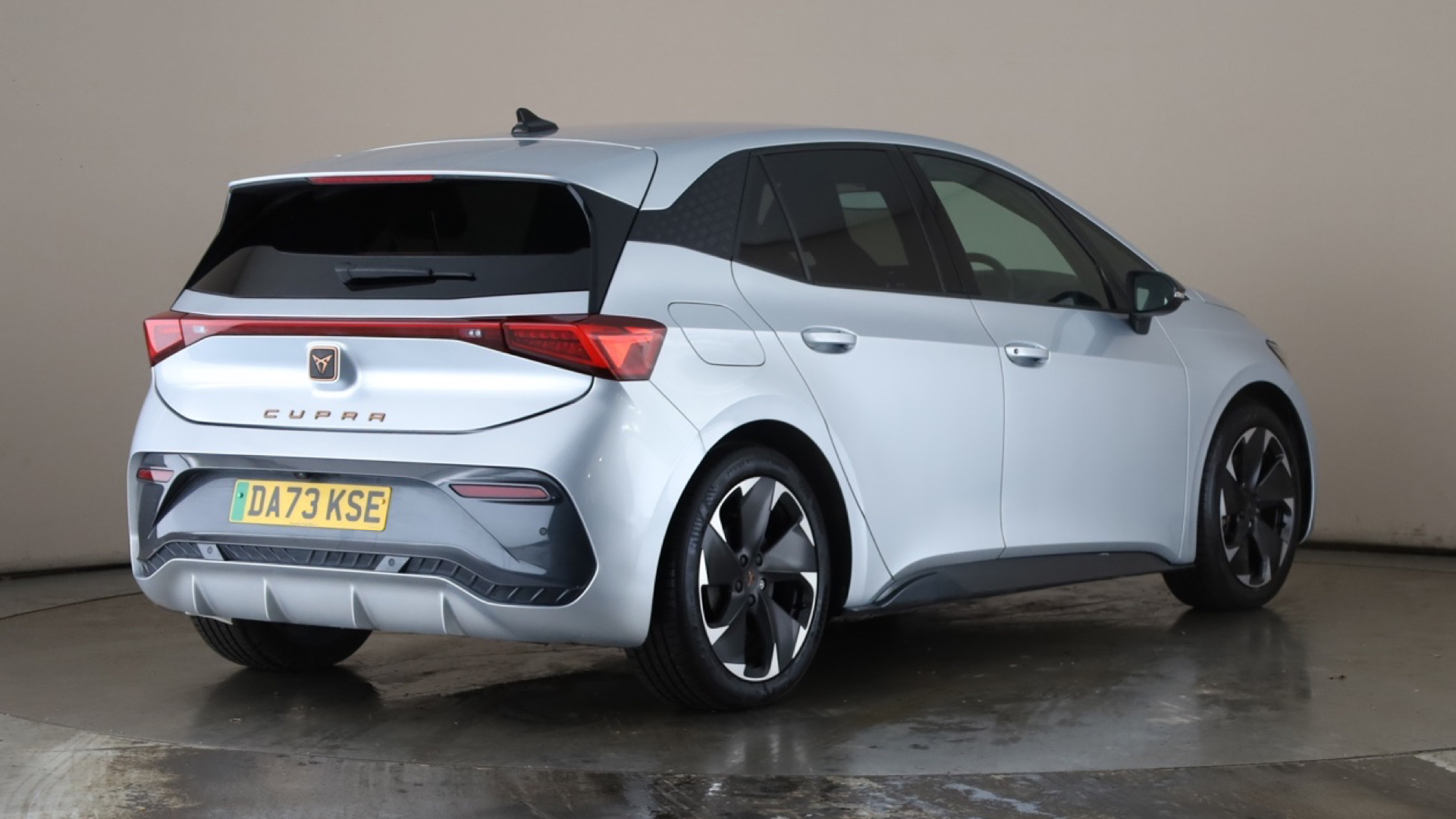 4020859 169kW e-Boost V2 77kWh 5dr Auto