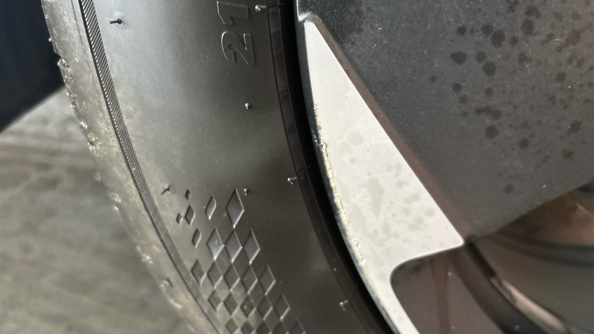 4020859 169kW e-Boost V2 77kWh 5dr Auto