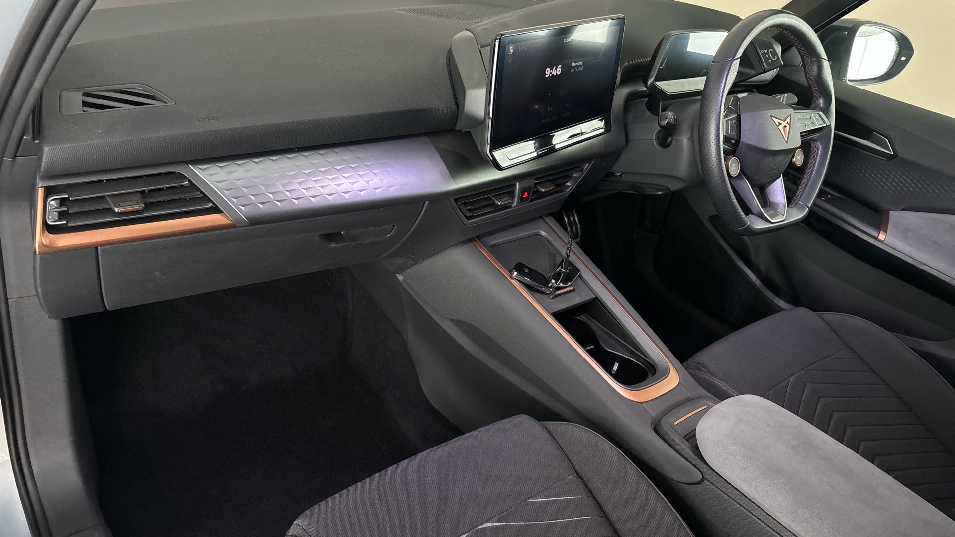 4020859 169kW e-Boost V2 77kWh 5dr Auto