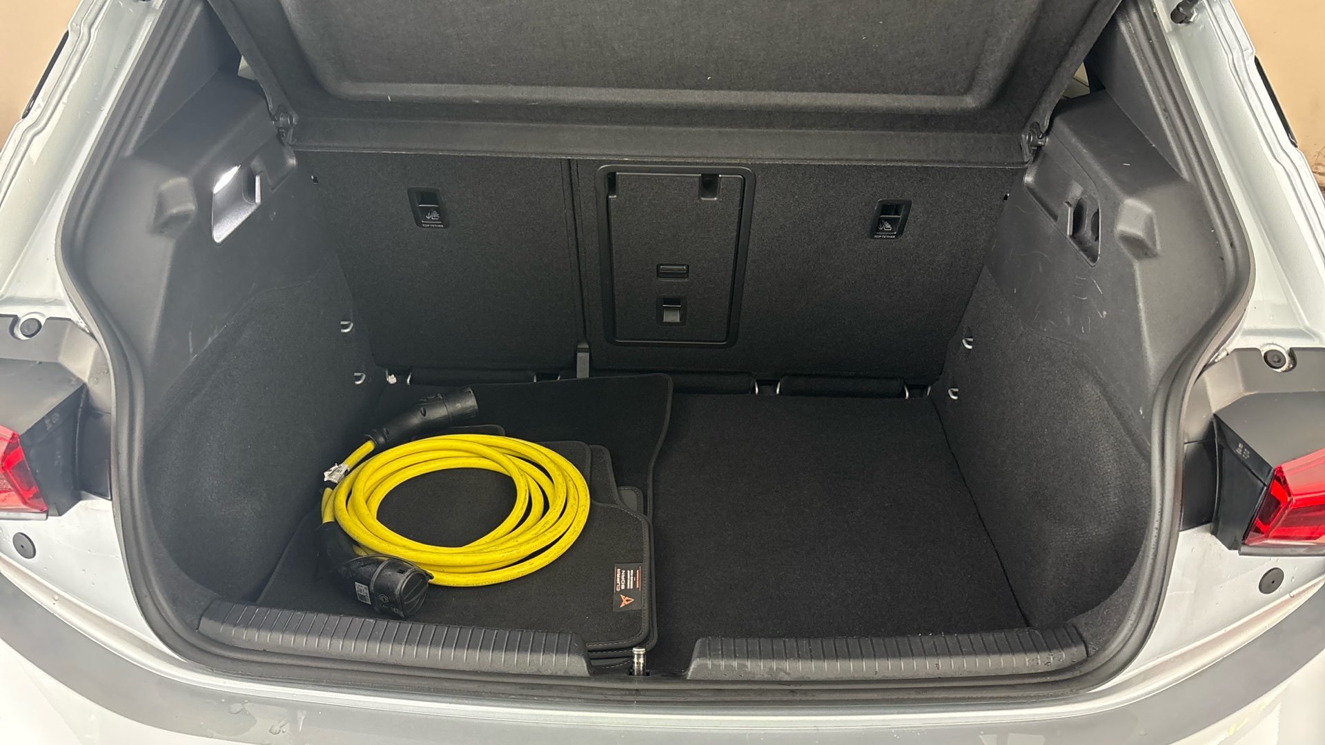 4020859 169kW e-Boost V2 77kWh 5dr Auto